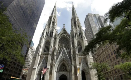 Hombre, detenido tras ingresar a catedral de San Patricio con gasolina