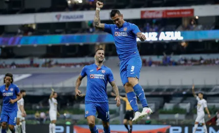 Cruz Azul doblega a Pumas y asegura virtualmente su pase a la Liguilla