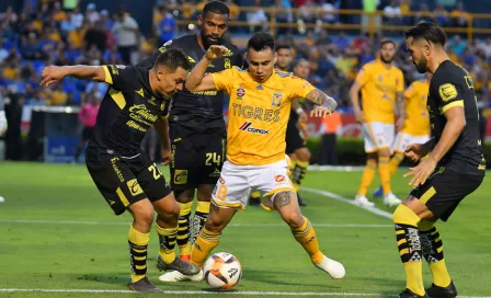 Tigres rescata agónico empate ante Monarcas en el Volcán