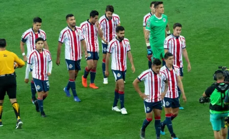 Afición de Chivas exige con cánticos "que se vayan todos"