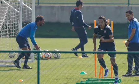 Igor Lichnovsky vuelve a entrenar tras molestia en el tobillo 