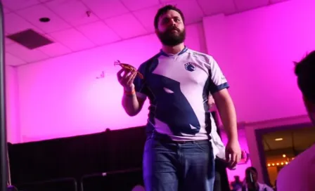 Hungrybox se corona en Pound 2019 y le lanzan un cangrejo