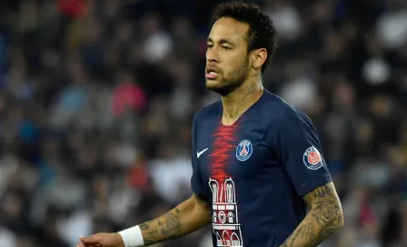  UEFA suspende tres partidos a Neymar tras insultos 