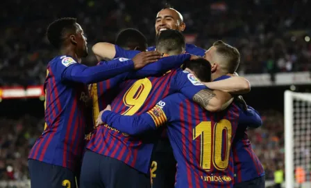 Leyendas del Barcelona felicitan al equipo por título de Liga