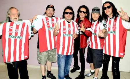 Alex Lora y Napoleón se ponen la playera del Necaxa 