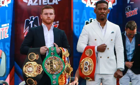  Canelo Álvarez arriba a Las Vegas para enfrentar a Jacobs