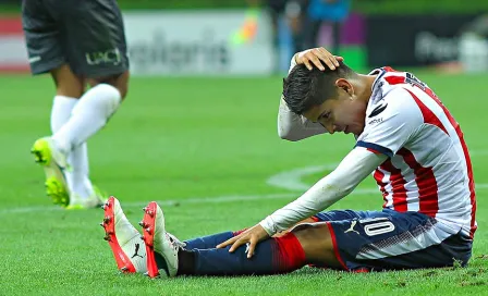 Chivas debuta jugadores, pero no los consolida como titulares