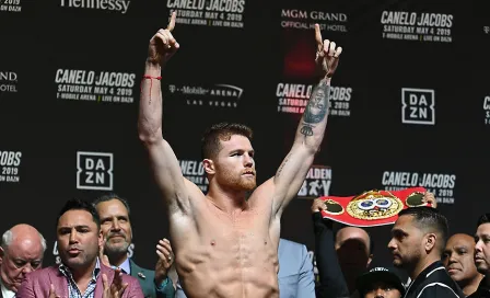 Canelo presume foto con Maluma antes de pelea contra Jacobs