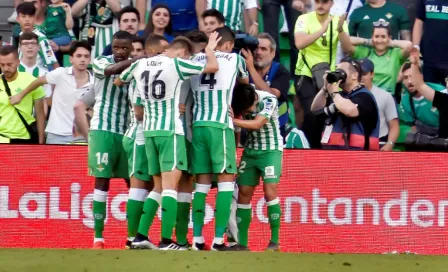 Betis vence al Huesca con Guardado y Lainez en la cancha 