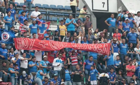 Aficionados de América apedrean camión con fans de Cruz Azul