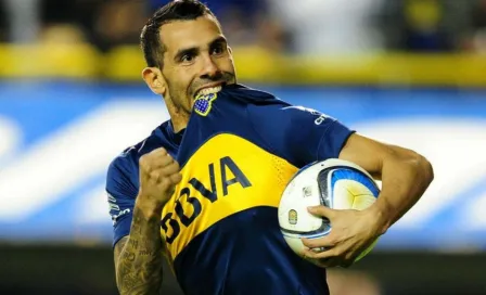 Carlos Tévez luce playera del Toluca como regalo de Fernando Tobio