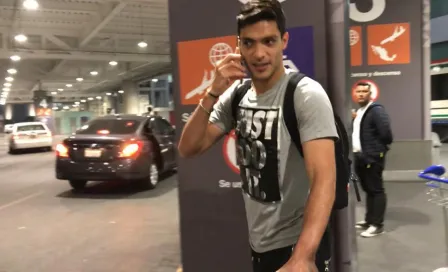 Raúl Jiménez arriba a México para integrarse al Tricolor