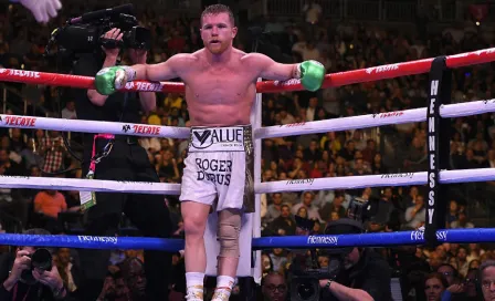 Canelo Álvarez perdería título FIB si no pelea vs Derevyanchenko