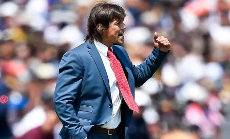 Matías Almeyda usa una aplicación para aprender inglés 	