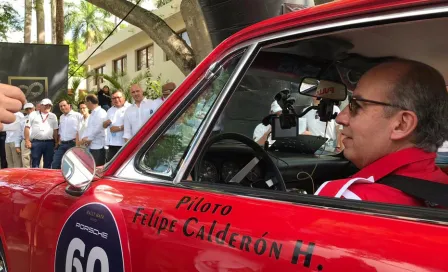 Felipe Calderon conduce Porsche rojo en Rally Maya 2019