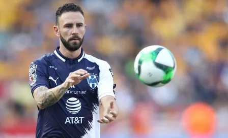 Layún confronta a reportero por decir que Rayados defendió resultado