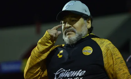 Diego Maradona, detenido al arribar a Argentina 