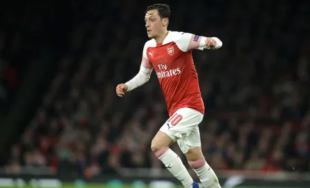 Mesut Özil rebaja tensión entre Arsenal y Azerbaiyán