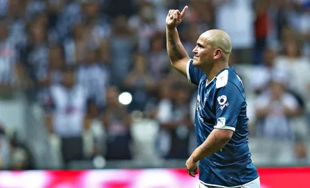 Humberto Suazo, en charlas para salir del retiro y jugar en Mérida