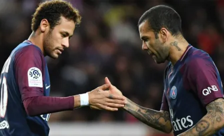 Dani Álves 'apuesta' la Torre Eiffel por la continuidad de Neymar en PSG