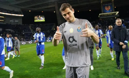 Iker Casillas rompe en llanto tras el gol que le dedicó el Porto