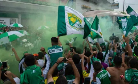 Afición de León hizo un monumental pasillo para recibir a La Fiera