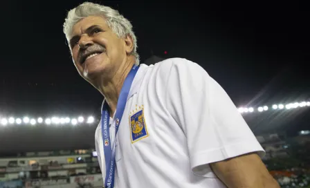 Ferretti cumplió con su palabra y 'pierde' su bigote tras consagrarse Campeón