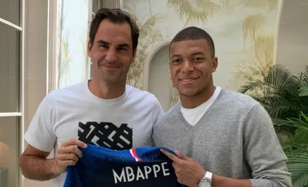 Mbappé obsequió jersey de Francia a Roger Federer