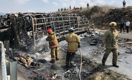 Choque entre autobús de peregrinos y tráiler deja 21 muertos en Veracruz