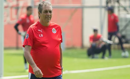  Tomás Boy suma a su hijo y a un preparador físico a Chivas 