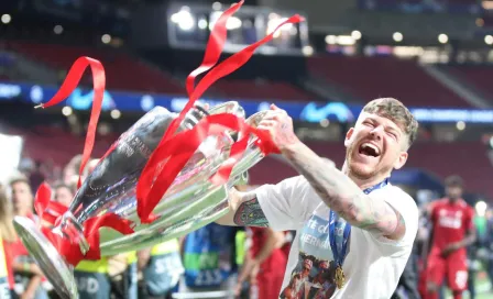 Alberto Moreno le dedicó el título de la Champions a la 'Perla' Reyes