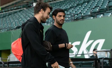 Carlos Vela y Brian Fernández intercambian camisetas en Portland