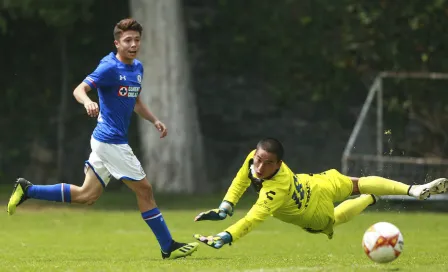 Cruz Azul alista pretemporada con varios juveniles