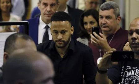 Filtran supuestos mensajes entre Neymar y modelo que lo acusa de violación