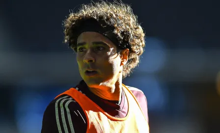 'Ojalá se piense más en el futbolista y no en lo comercial': Memo Ochoa