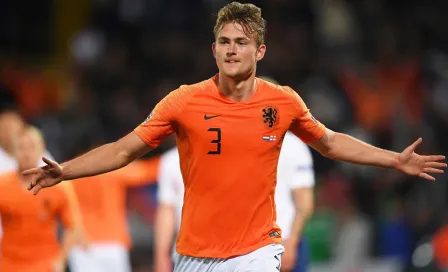   'Sería bonito jugar con De Jong y Messi en el Barça': De Ligt 