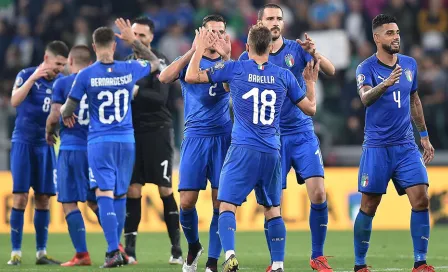 Italia remontó a Bosnia para mantener liderato de su grupo