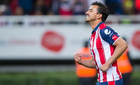 Chivas hace oficial regreso de Oswaldo Alanís