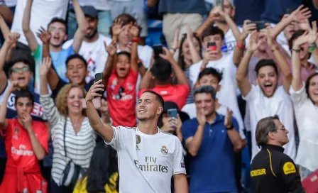 Aficionado con jersey del Barcelona asistió a la presentación de Eden Hazard