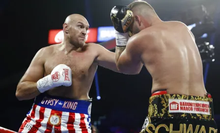 Tyson Fury retiene título peso pesado en dos rounds