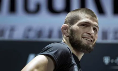 Khabib obliga a niño fan del Barça a decir 'Hala Madrid' para retratarse