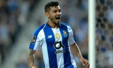 Tecatito presentó el uniforme alternativo del Porto