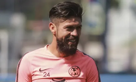 Oribe Peralta arribó a Guadalajara en total hermetismo