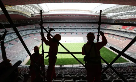 Obreros denuncian esclavitud en construcción de estadios de Qatar 2022