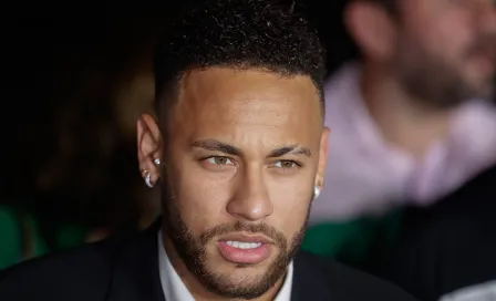 Neymar alimenta incertidumbre sobre su futuro al repostear foto con Benzema