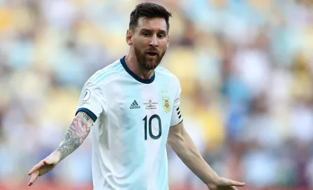 Messi: 'Es una vergüenza que se juegue Copa América en una cancha así' 