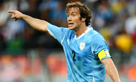 Diego Lugano explotó contra arbitraje tras eliminación de Uruguay