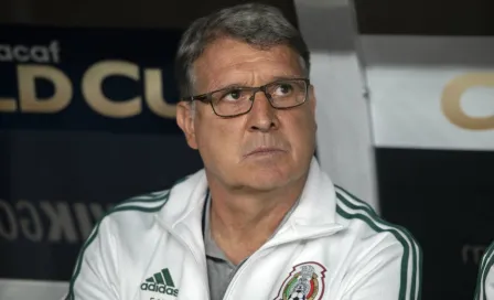 Tata Martino explicó su cábala con una medalla para los penaltis de México