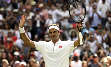 Roger Federer superó tropiezo y triunfó en primera ronda de Wimbledon