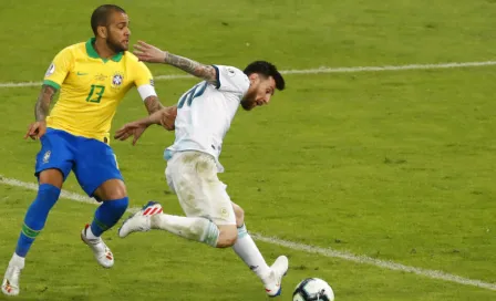 Dani Alves dedica emotivo mensaje a Messi tras eliminación de Argentina 